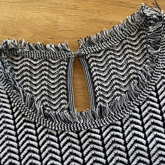 Elegant Gray Sleeveless Dress - Picture 7 of 15